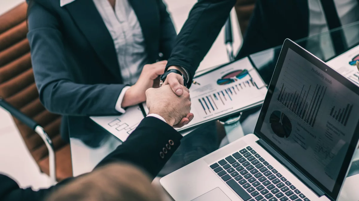 Czy lepiej szkolić z bhp pracodawców w dzień czy w nocy?