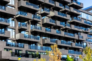 Czy lepiej szkolić z bhp pracodawców w dzień czy w nocy?